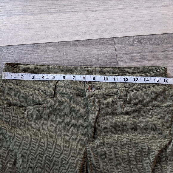 Eddie Bauer Women's Green Rainier Capri Pants Size 10 - Picture 3 of 8